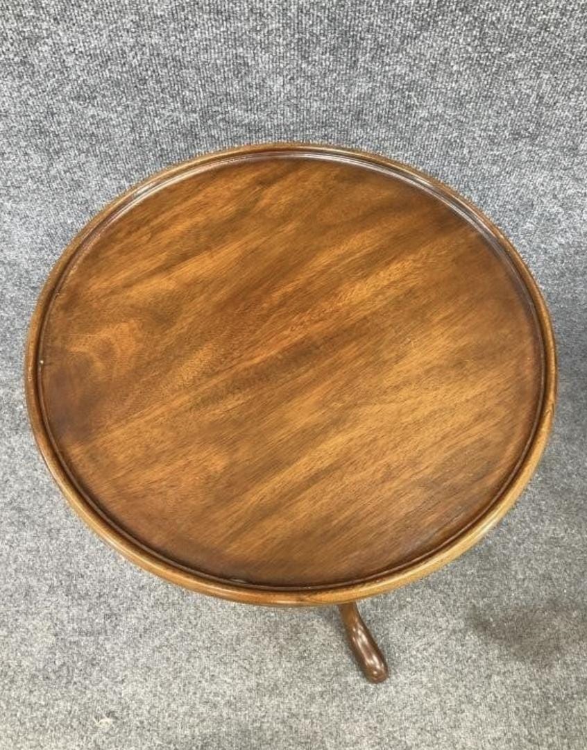 Henkel Harris Mahogany Plant Stand | Vintage Pie Crust Accent Table