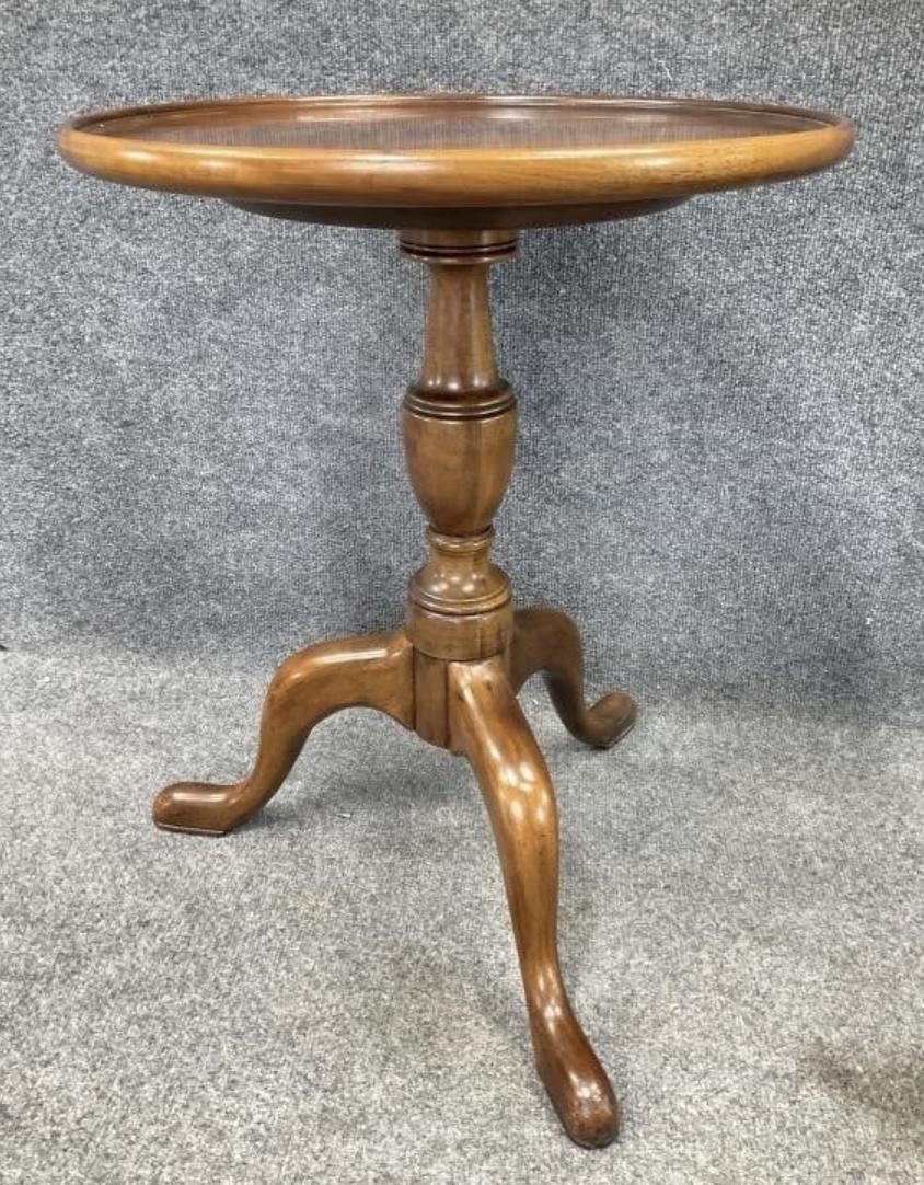 Henkel Harris Mahogany Plant Stand | Vintage Pie Crust Accent Table