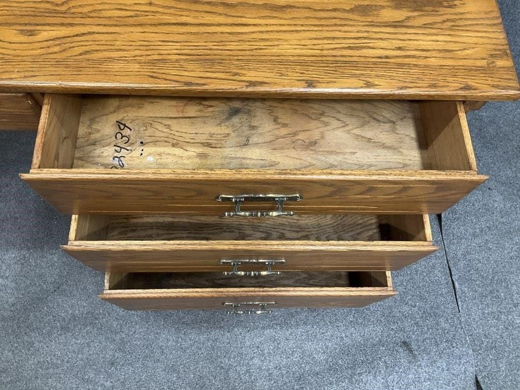Vintage 1980s Oak Kneehole Desk – Traditional Solid Wood Writing Desk