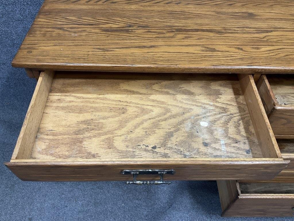 Vintage 1980s Oak Kneehole Desk – Traditional Solid Wood Writing Desk