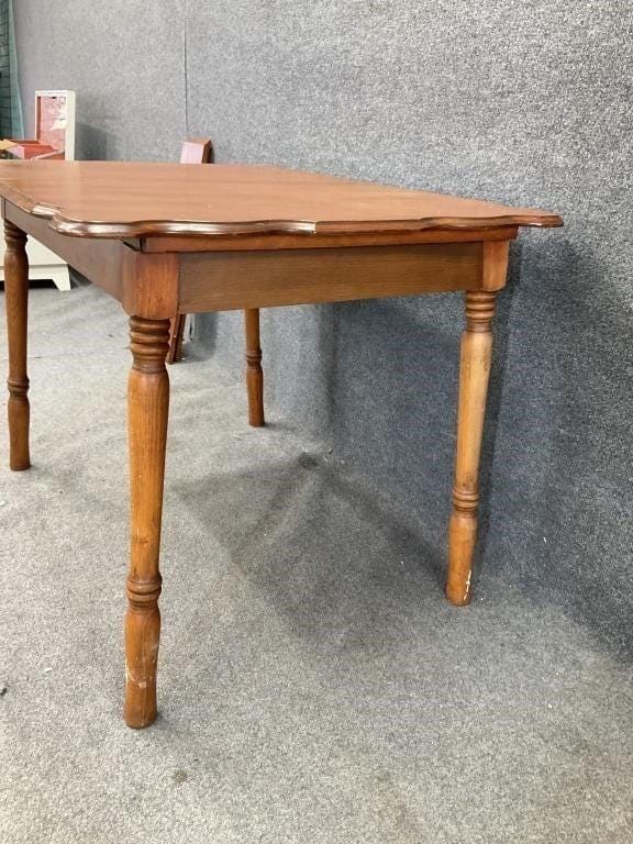 Vintage Maple Dining Table with Two Leaves – Traditional Farmhouse Kitchen Table – Small Expandable Dinette