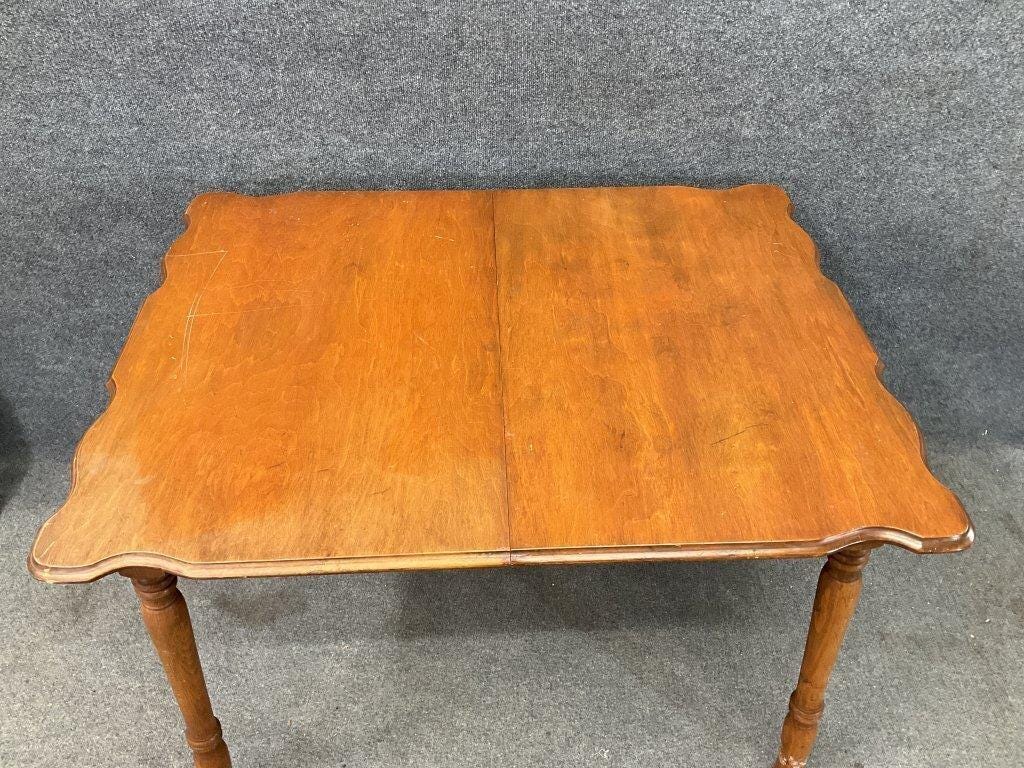 Vintage Maple Dining Table with Two Leaves – Traditional Farmhouse Kitchen Table – Small Expandable Dinette
